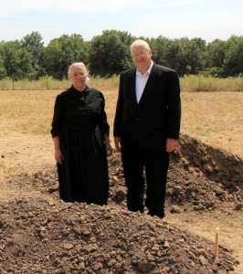 Lester and Rebecca Graber at the grave of Rebecca's father, David S. Borntrager